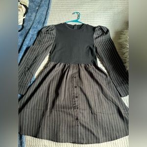 Long sleeve, mild puff-shoulder Dress